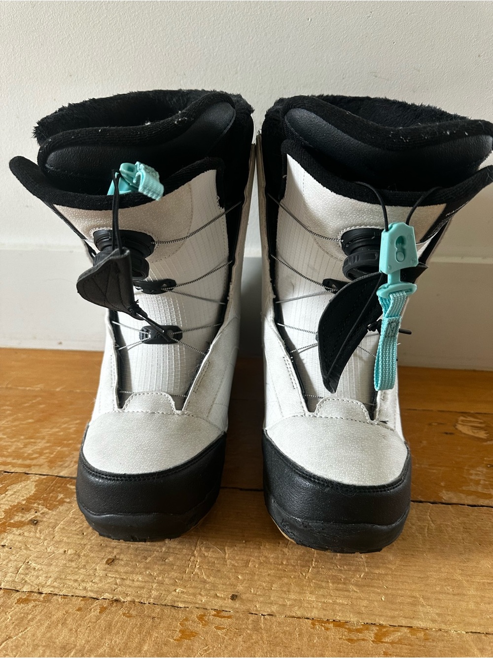 K2 Raider Snowboard Boots Men's Size 10 Regular White Intuition Comfort Foam